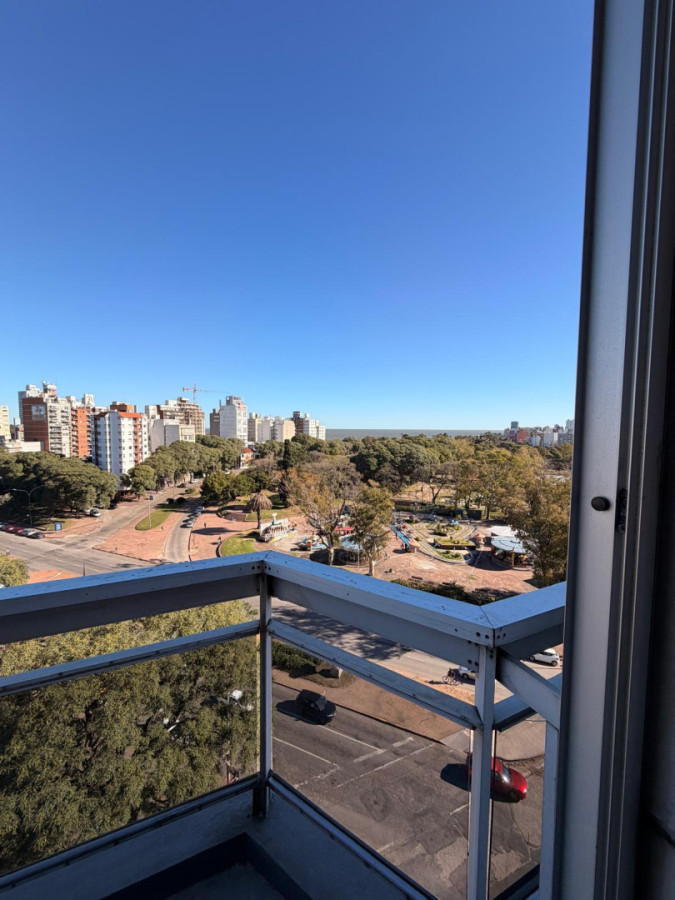 Apartamento ID.6430 - Alquiler Apartamento 2 Dormitorios Pocitos balcon y cochera