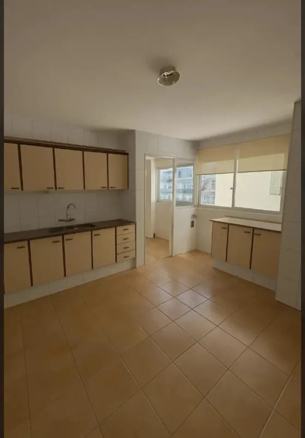 Apartamento ID.6018 - Venta Apartamento 3 Dormitorios Pocitos con balcon y cochera