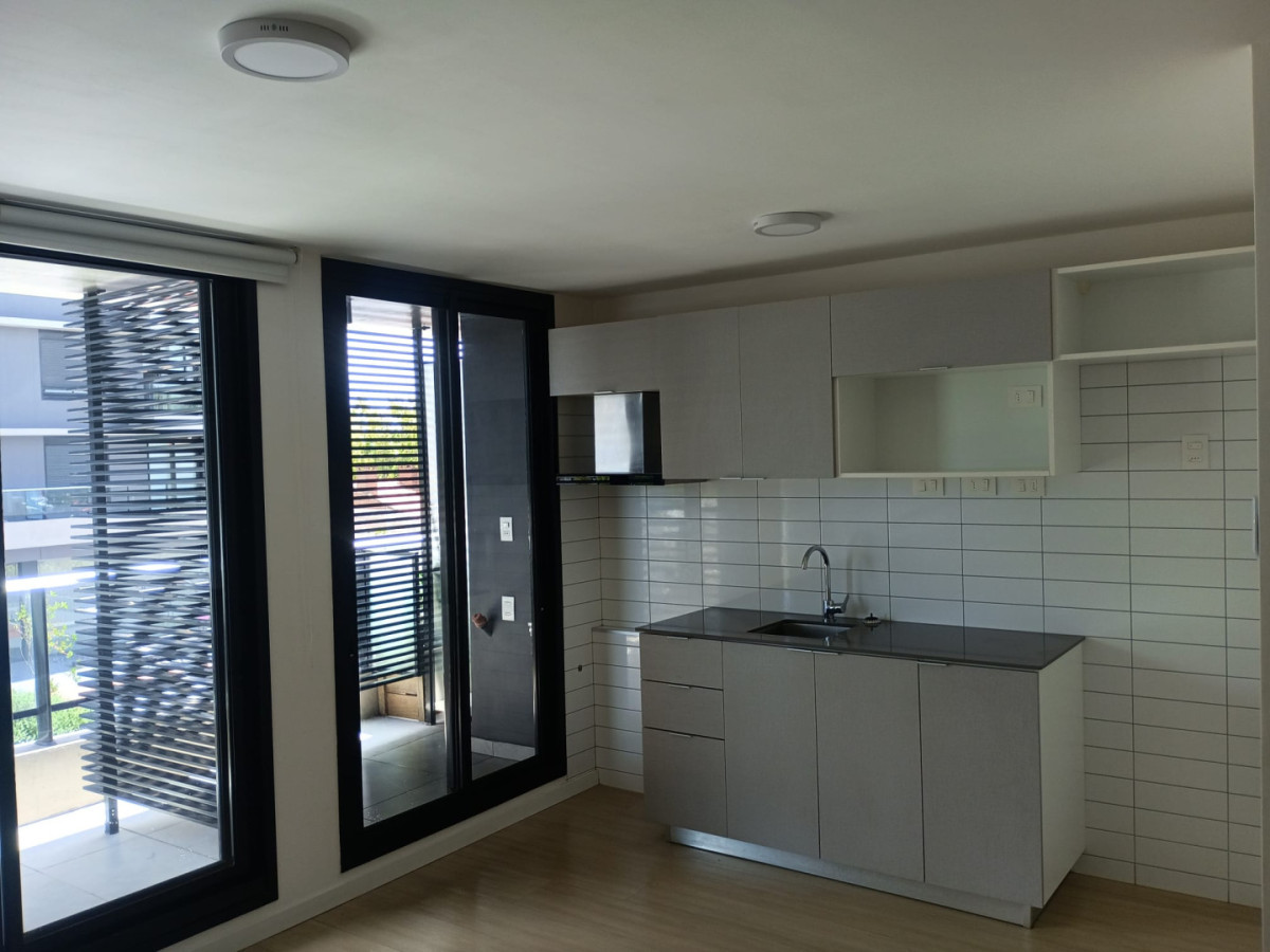 Apartamento ID.6025 - Alquiler Apartamento 1 Dormitorio Malvin con balcon y garaje