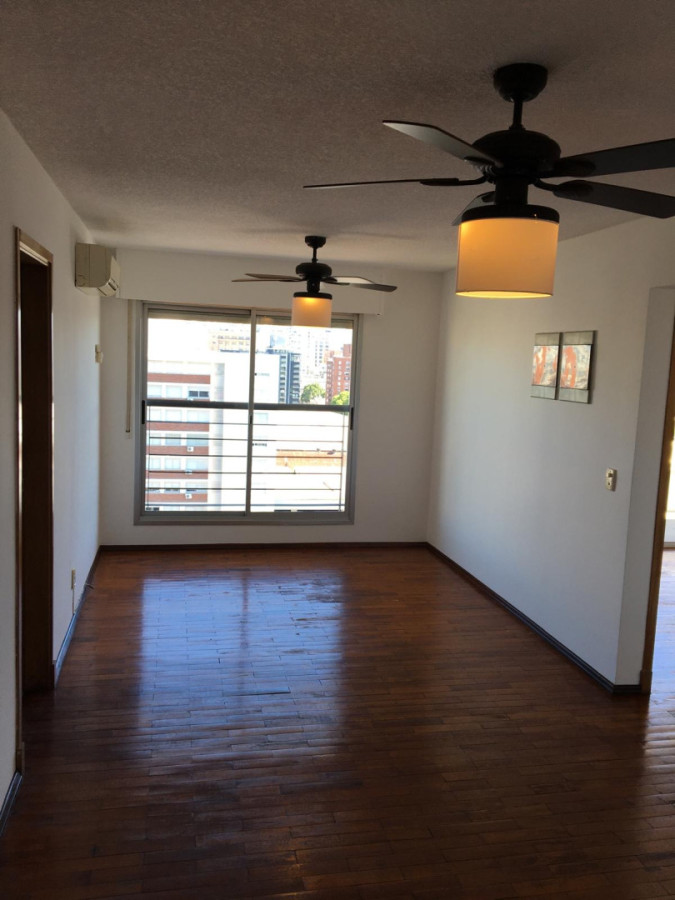 Apartamento ID.6754 - Alquiler Apartamento 1 Dormitorio Pocitos con balcon y garaje 