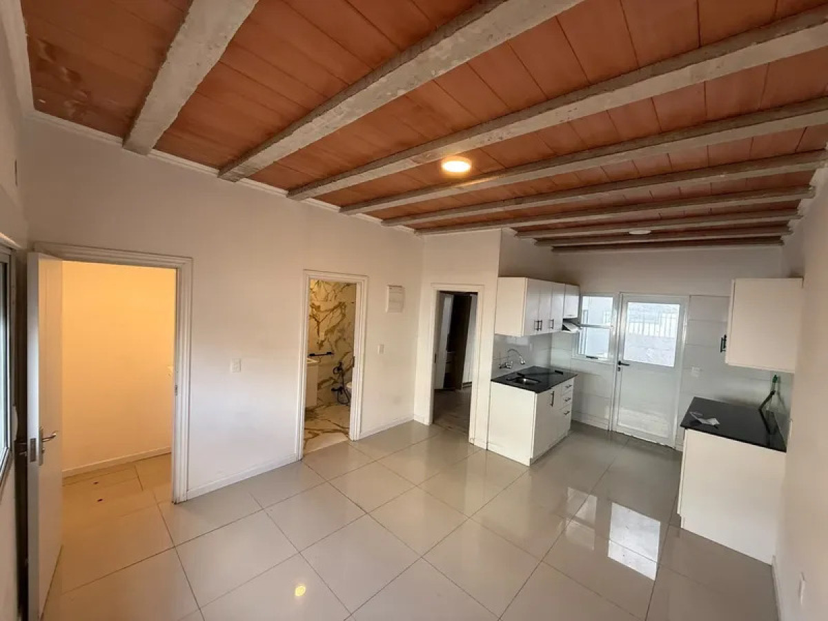 Apartamento ID.6717 - Alquiler Apartamento 1 Dormitorio Barrio Sur con patio