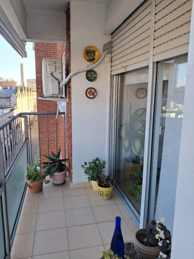 Apartamento ID.4853 - Alquiler Apartamento 2 Dormitorios Aguada con balcón y garaje