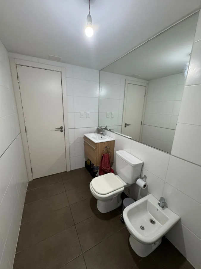 Apartamento ID.4700 - Alquiler Apartamento 2 Dormitorios Centro con cochera  