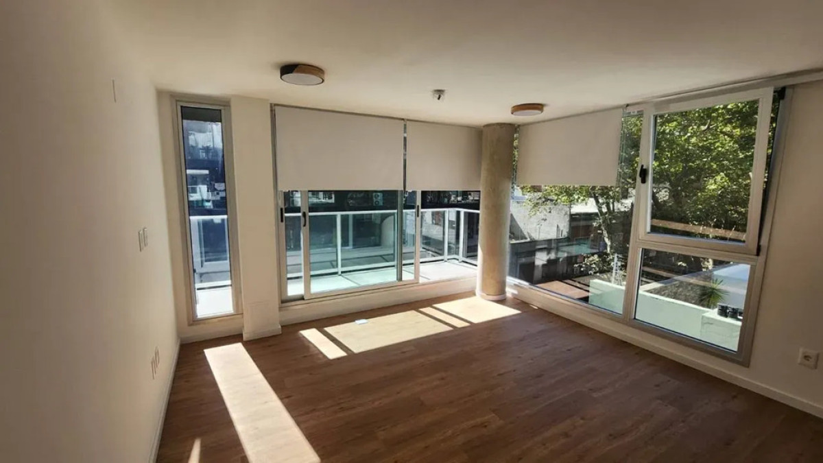 Apartamento ID.6331 - Alquiler Apartamento 2 Dormitorios Centro Balcon y Garaje