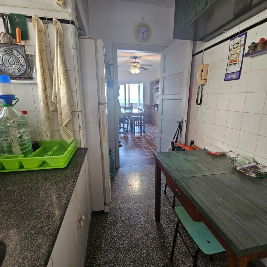 Apartamento ID.5538 - Venta Apartamento 2 Dormitorios Ciudad Vieja con balcon