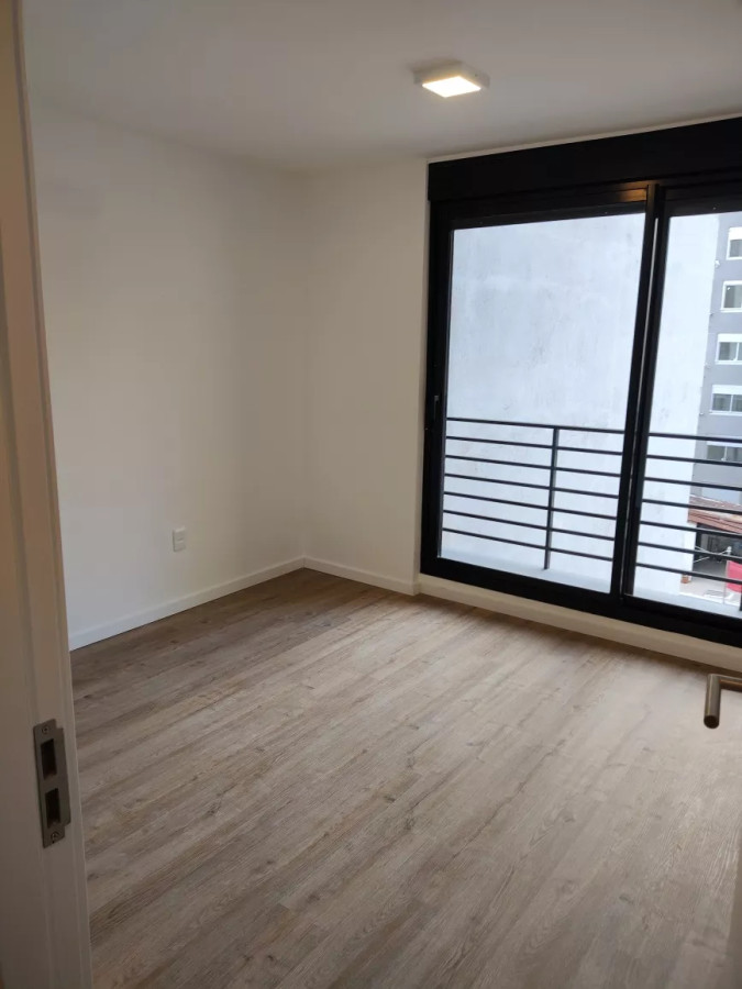 Apartamento ID.4590 - Alquiler Apartamento 2 Dormitorios Cordón con Balcón 
