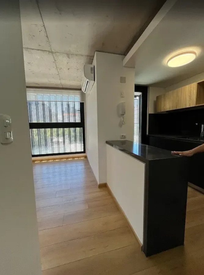 Apartamento ID.6221 - Alquiler Apartamento 2 Dormitorios Centro con balcon y garaje