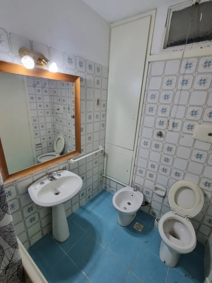 Apartamento ID.5173 - Alquiler Apartamento 2 Dormitorios Ciudad Vieja con balcon 