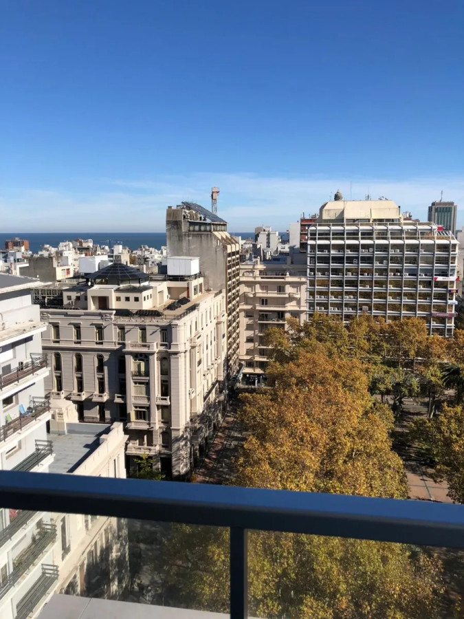 Apartamento ID.4792 - Alquiler Apartamento Amoblado 2 Dormitorios Centro con balcón