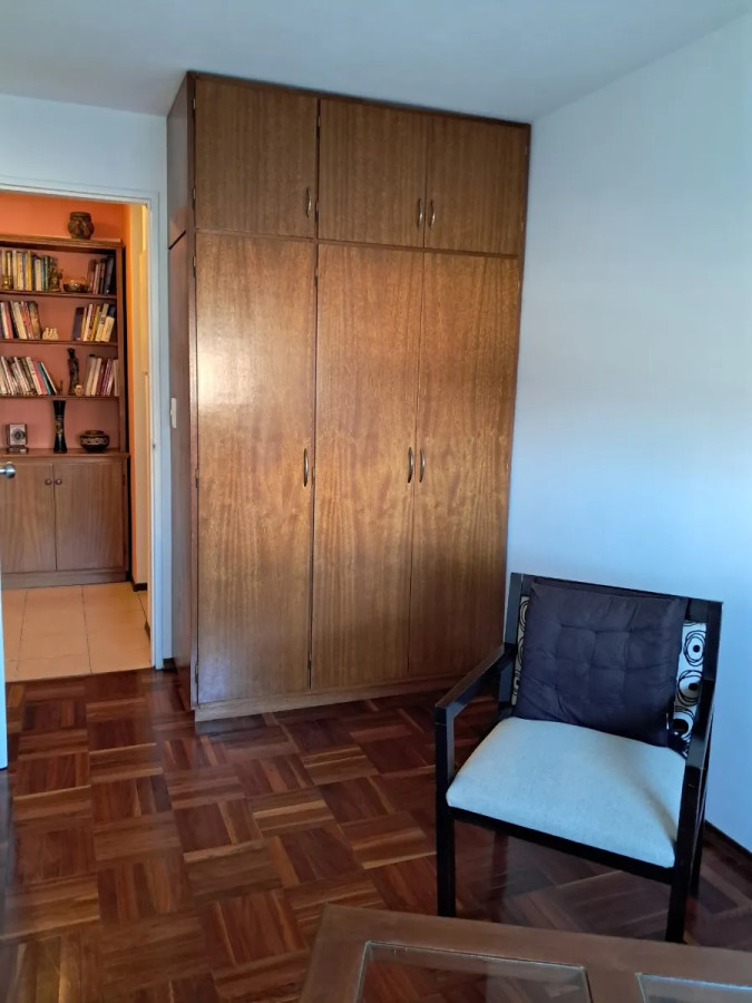 Apartamento ID.4853 - Alquiler Apartamento 2 Dormitorios Aguada con balcón y garaje
