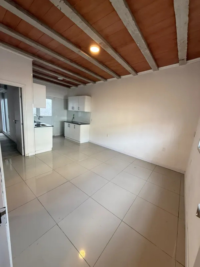 Apartamento ID.6717 - Alquiler Apartamento 1 Dormitorio Barrio Sur con patio