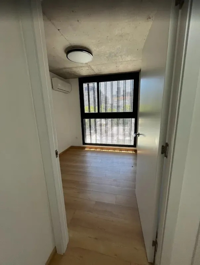 Apartamento ID.6221 - Alquiler Apartamento 2 Dormitorios Centro con balcon y garaje