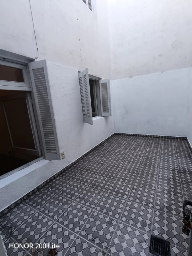 Apartamento ID.6744 - Alquiler Apartamento 1 Dormitorio La Comercial con Patio