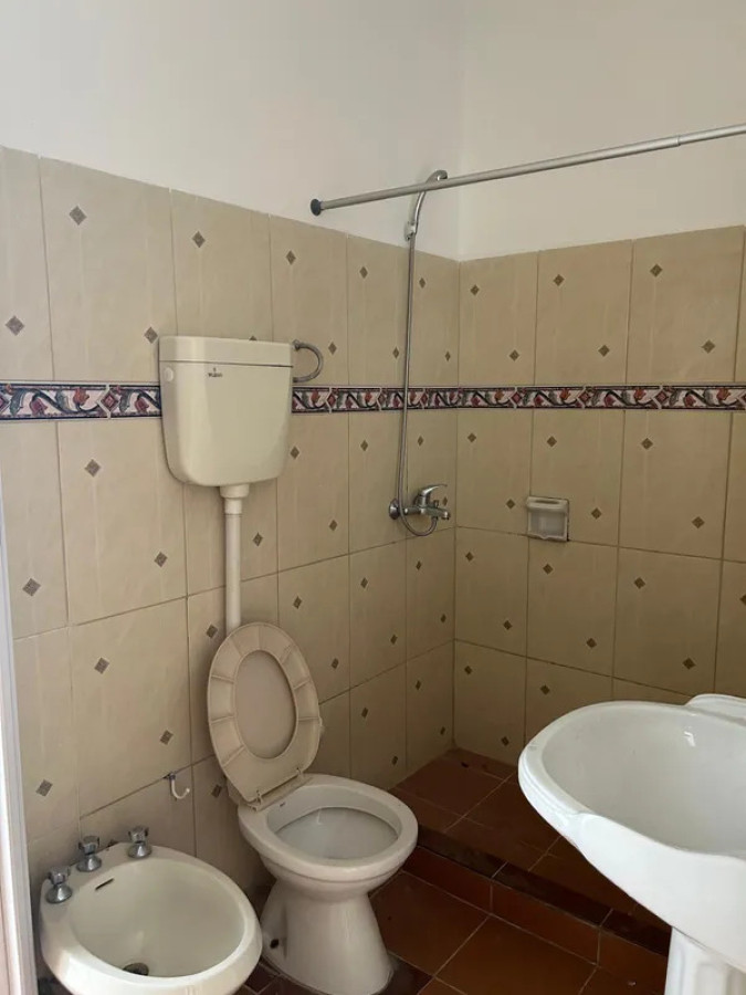 Apartamento ID.5833 - Alquiler Apartamento 2 Dormitorios La Comercial con balcon