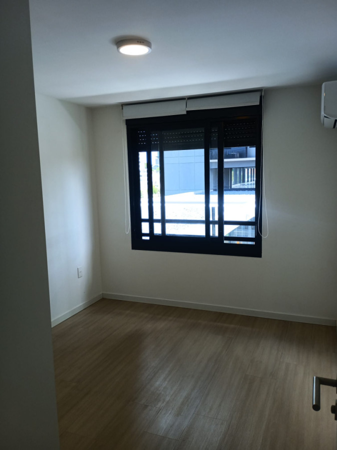 Apartamento ID.6025 - Alquiler Apartamento 1 Dormitorio Malvin con balcon y garaje