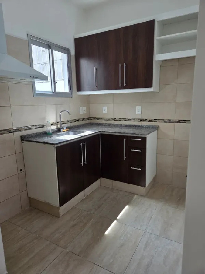 Apartamento ID.6827 - Alquiler Apartamento 1 Dormitorio La Comercial con patio 
