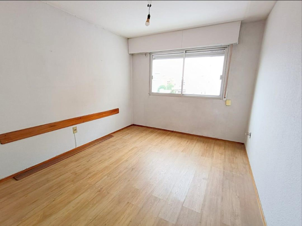 Apartamento ID.4518 - Alquiler Apartamento 2 Dormitorios Tres Cruces con balcón 