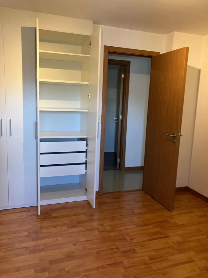 Apartamento ID.4789 - Alquiler Apartamento 2 Dormitorios Centro con balcón y garaje