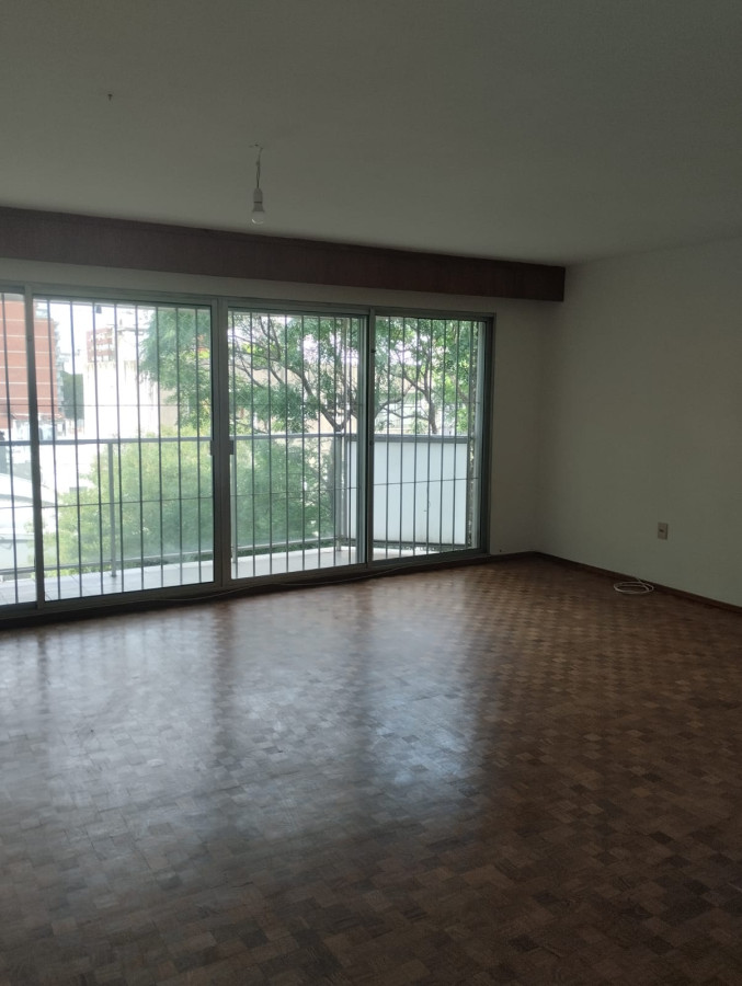 Apartamento ID.4324 - Alquiler Apartamento 4 Dormitorios Punta Carretas con Garaje