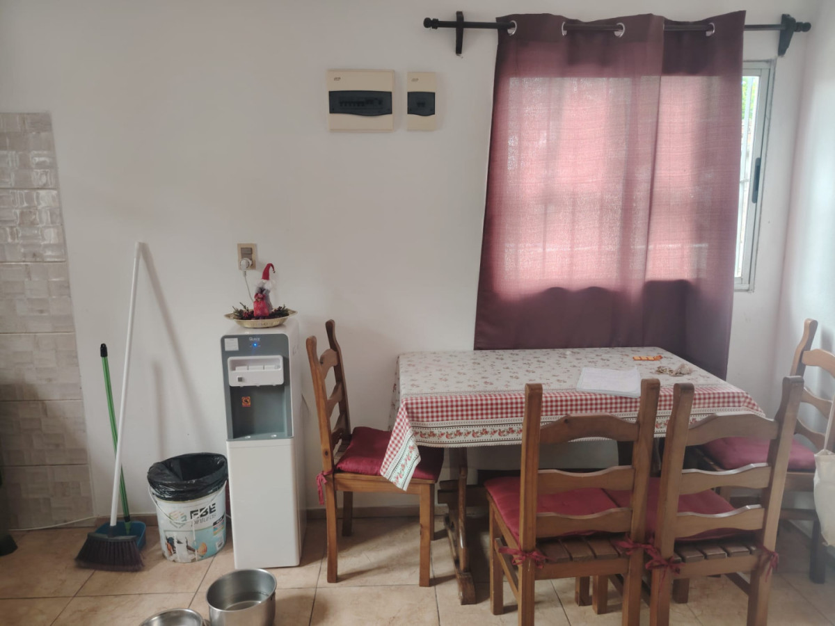 Apartamento ID.5855 - Venta con Renta Apartamento 2 Dormitorios Cerrito con patio