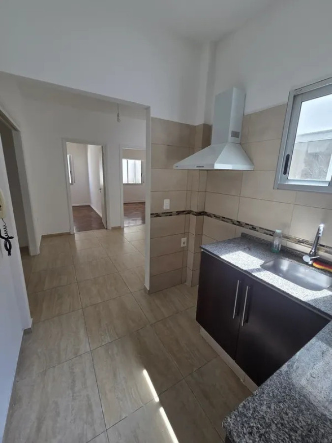 Apartamento ID.6827 - Alquiler Apartamento 1 Dormitorio La Comercial con patio 