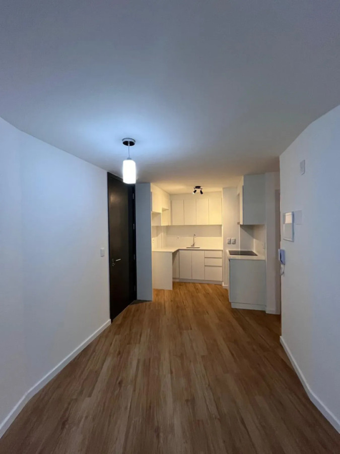 Apartamento ID.5704 - Alquiler Apartamento 1 Dormitorio La Comercial con balcon