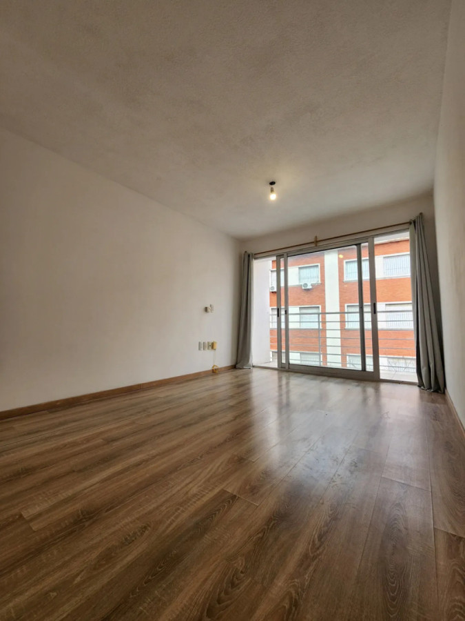 Apartamento ID.6730 - Alquiler Apartamento Monoambiente Grande Pocitos con Patio