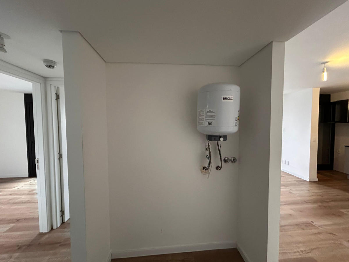 Apartamento ID.4699 - Alquiler Apartamento 2 Dormitorios Centro con Balcón