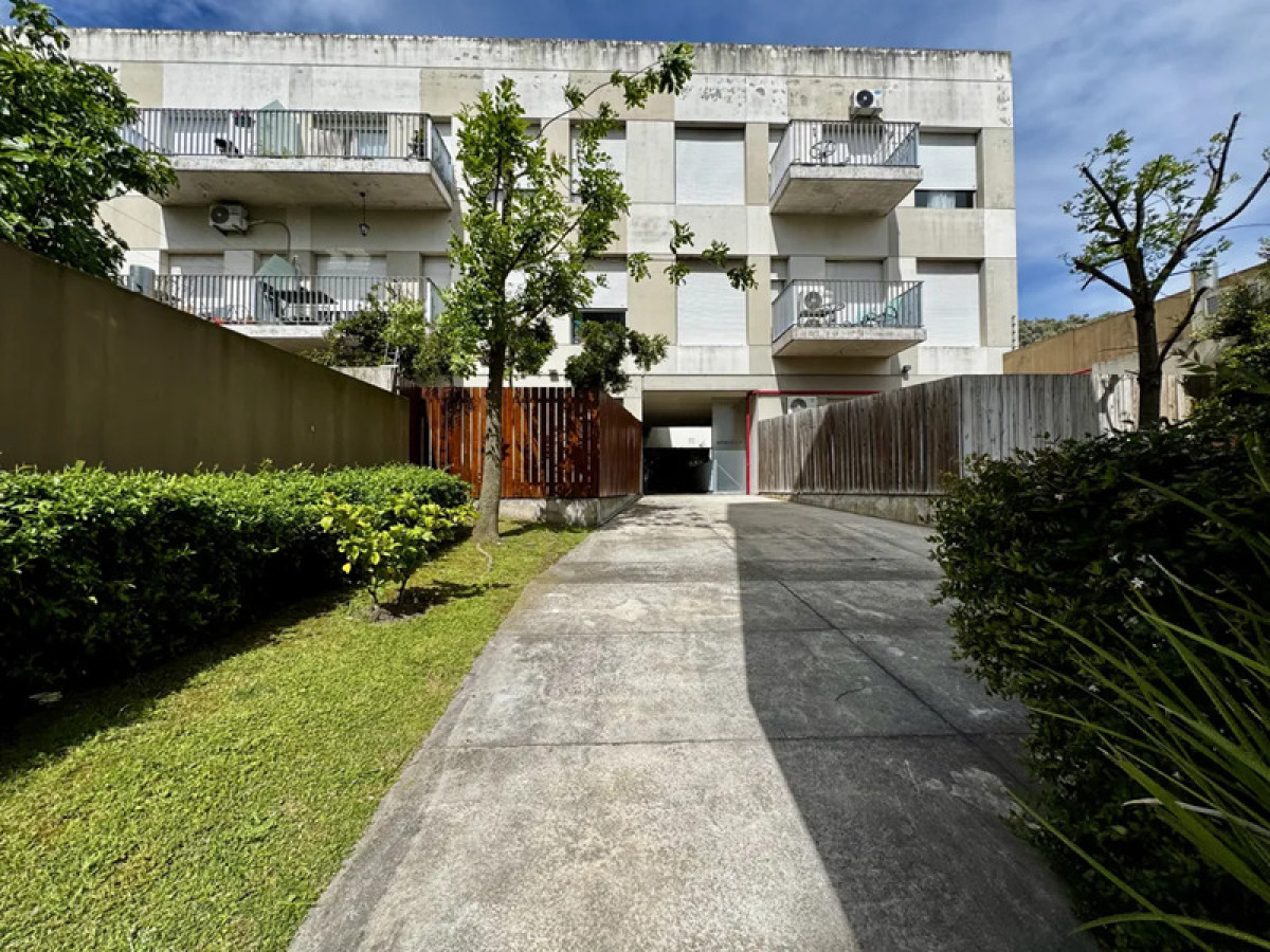 Apartamento ID.5658 - Venta Apartamento 2 Dormitorios Atahualpa con Patio y Garaje