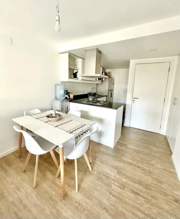 Apartamento ID.6119 - Venta con Renta Apartamento 2 Dormitorios Barrio Sur Balcon