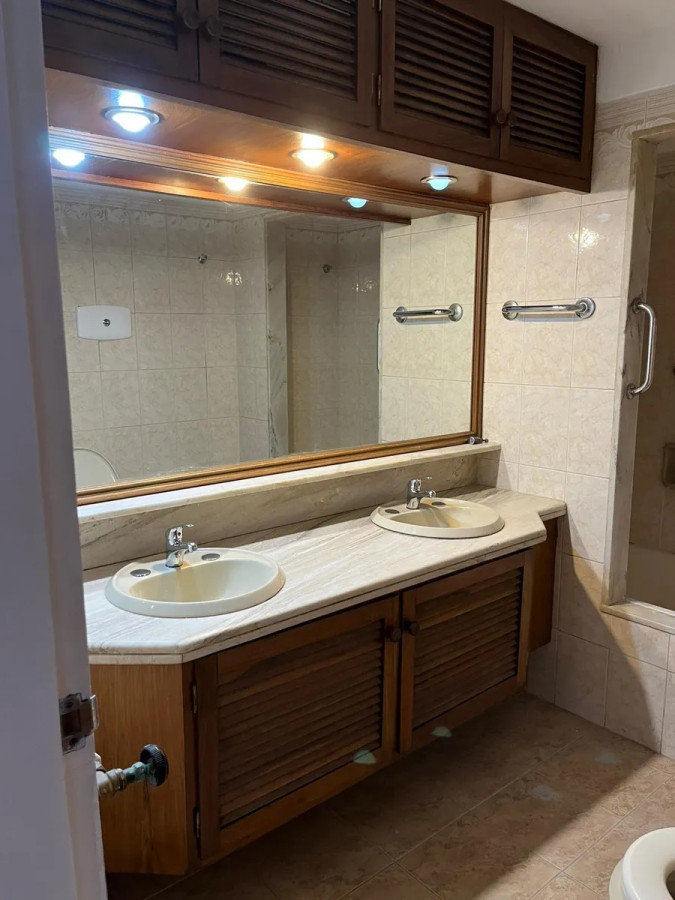 Apartamento ID.4986 - Alquiler Apartamento 4 Dormitorios Pocitos con balcon