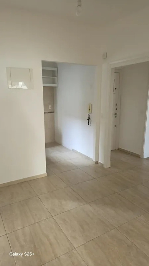 Apartamento ID.6827 - Alquiler Apartamento 1 Dormitorio La Comercial con patio 