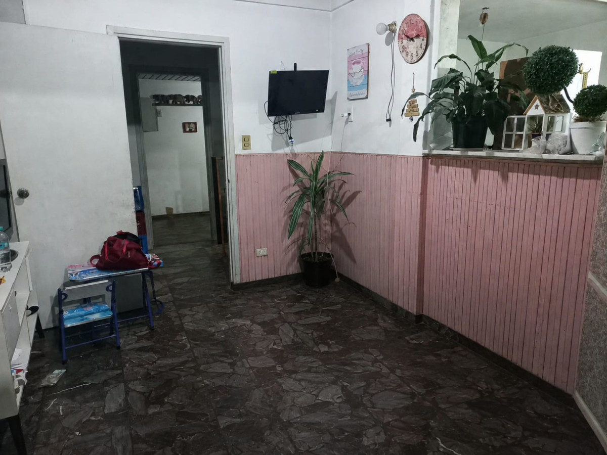 Apartamento ID.6326 - Alquiler Apartamento 4 Dormitorios La Comercial con patio