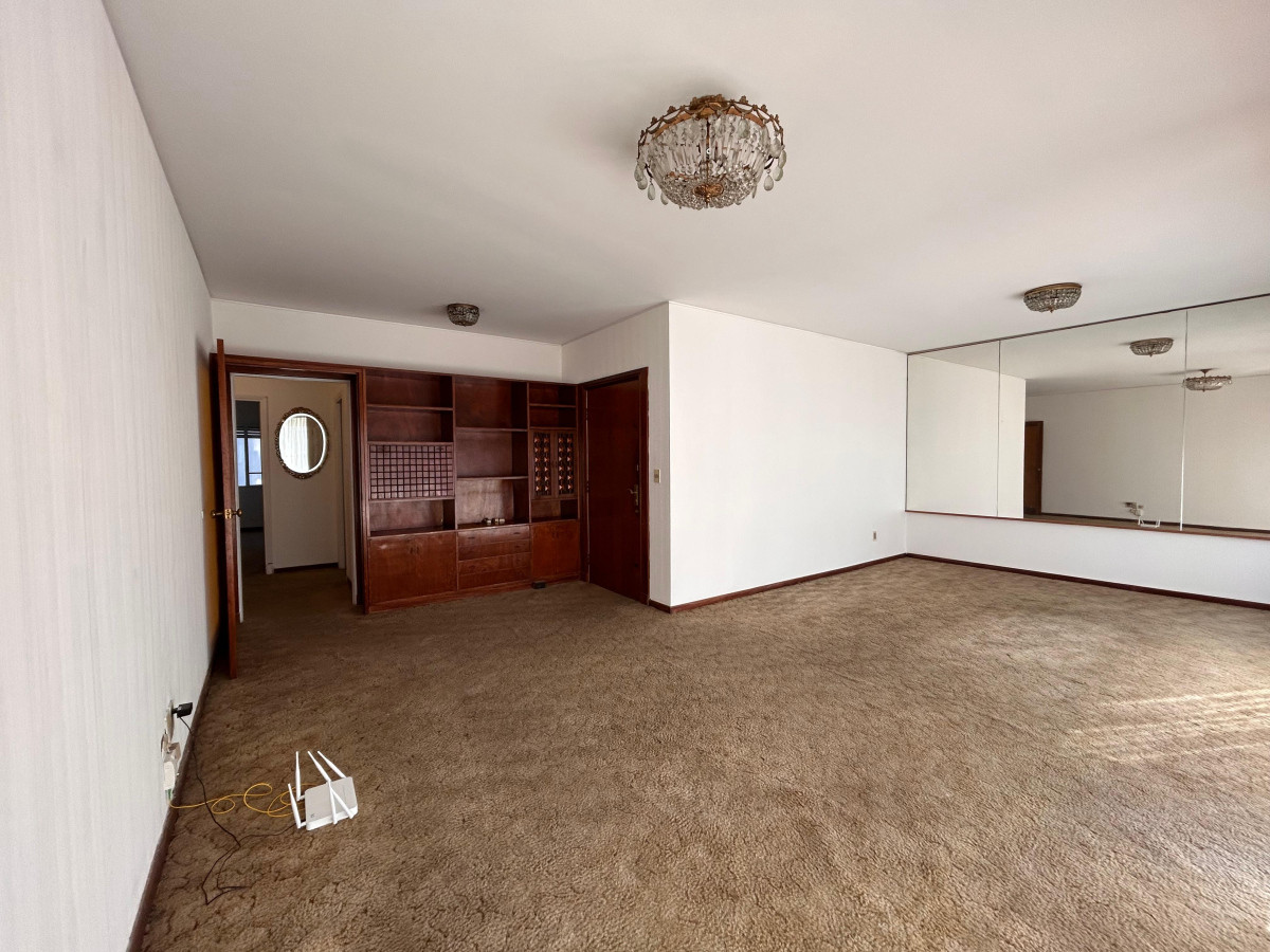 Apartamento ID.4793 - Alquiler Apartamento 3 Dormitorios Punta Carretas con balcón 