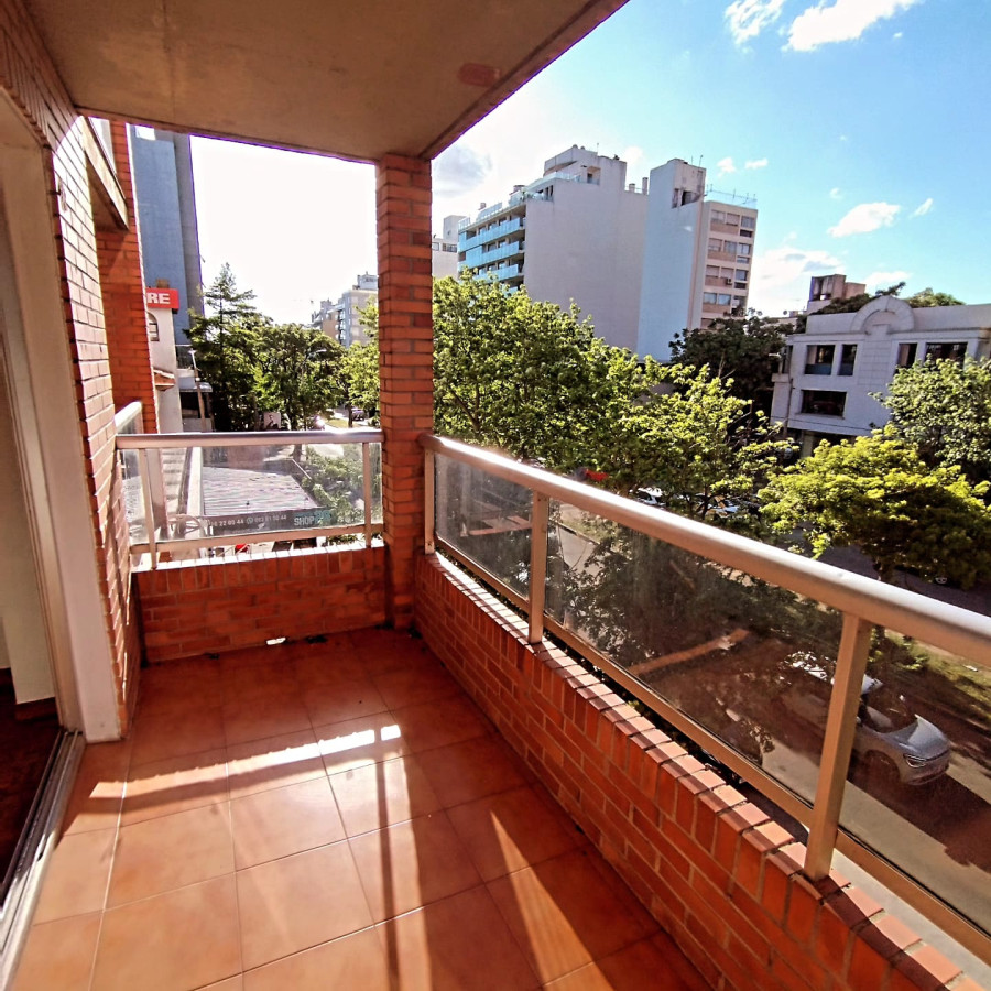 Apartamento ID.5548 - Alquiler Apartamento Monoambiente Pocitos con Balcon