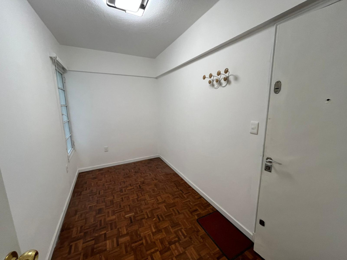 Apartamento ID.5640 - Alquiler Apartamento 4 Dormitorios Pocitos con terraza