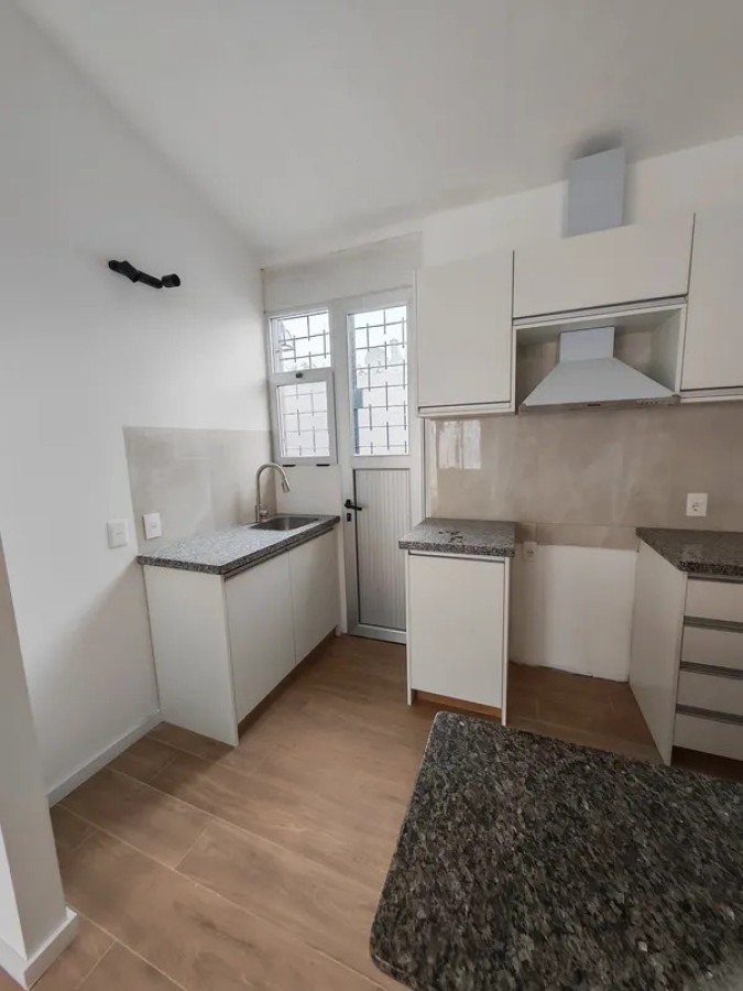 Apartamento ID.6219 - Alquiler Apartamento 2 Dormitorios Buceo con patio y cochera