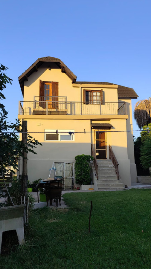 Casa ID.3174 - Venta Casa 5 Dormitorios Sayago con Barbacoa y Galpón