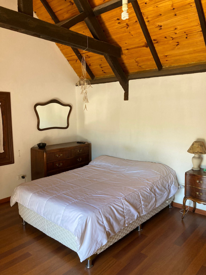 Casa ID.3174 - Venta Casa 5 Dormitorios Sayago con Barbacoa y Galpón