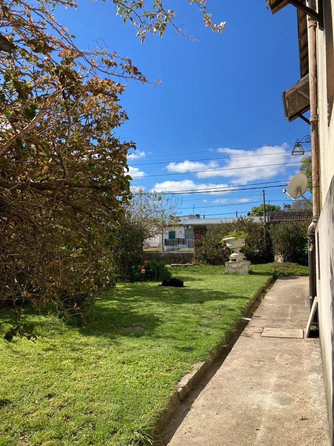 Casa ID.3174 - Venta Casa 5 Dormitorios Sayago con Barbacoa y Galpón