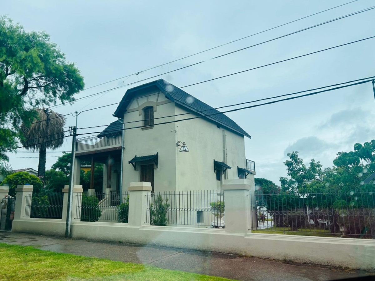 Casa ID.3174 - Venta Casa 5 Dormitorios Sayago con Barbacoa y Galpón