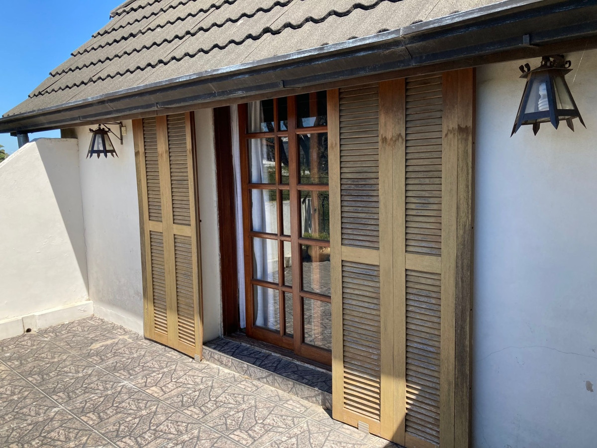 Casa ID.3174 - Venta Casa 5 Dormitorios Sayago con Barbacoa y Galpón