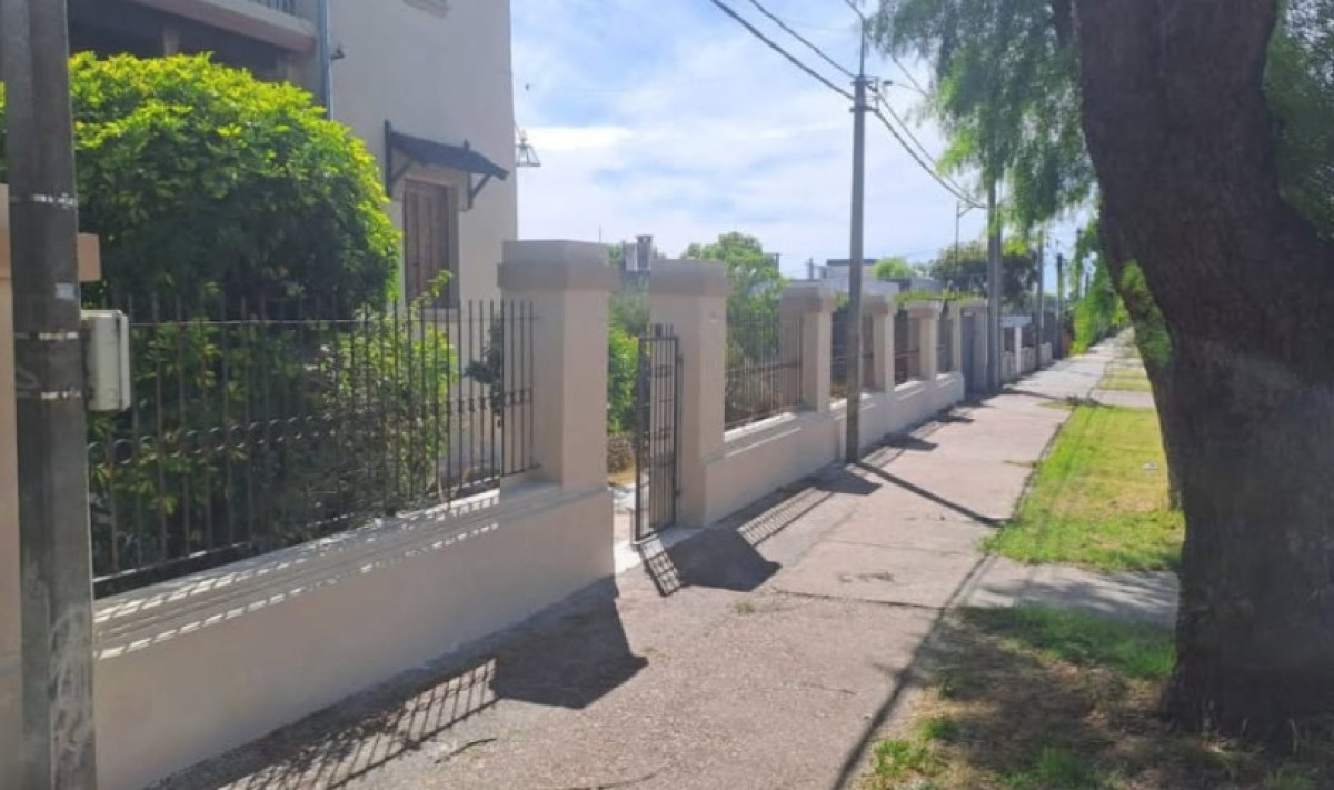Casa ID.3174 - Venta Casa 5 Dormitorios Sayago con Barbacoa y Galpón