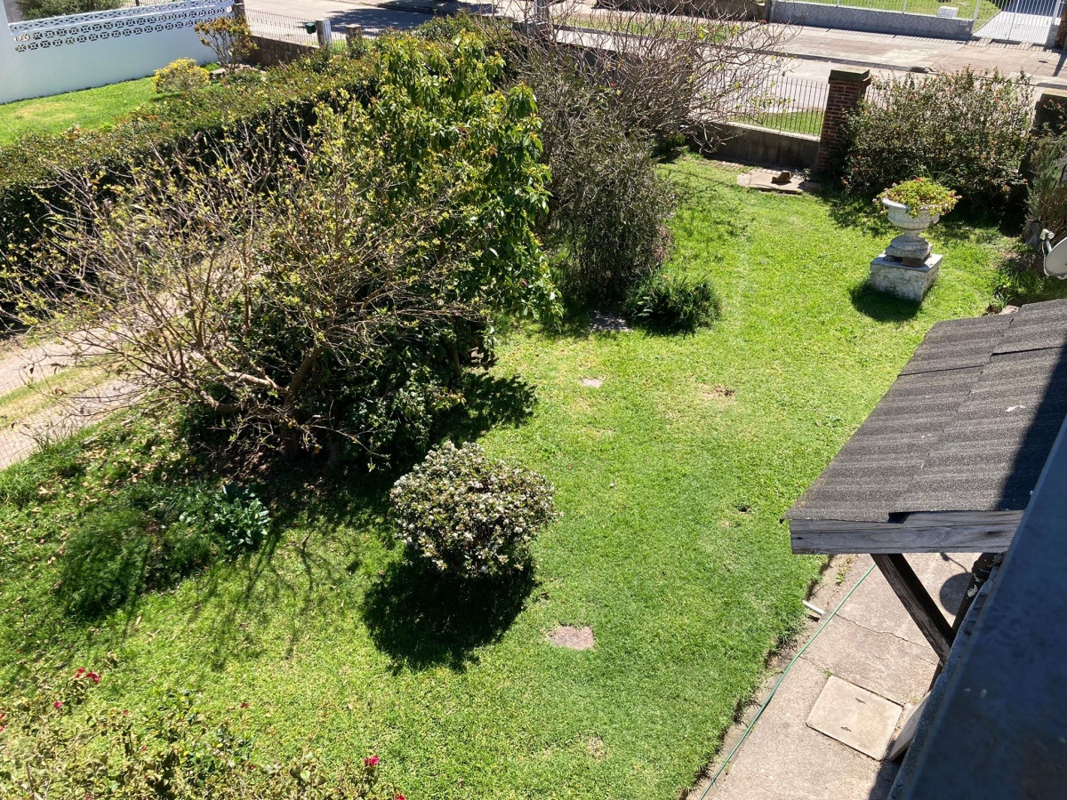 Casa ID.3174 - Venta Casa 5 Dormitorios Sayago con Barbacoa y Galpón