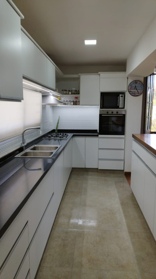 Casa ID.3174 - Venta Casa 5 Dormitorios Sayago con Barbacoa y Galpón