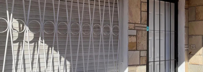 Venta Casa 2 Dormitorios Villa Española con jardin y cochera