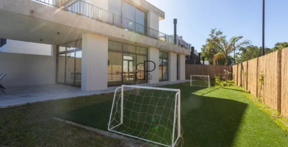 Casa ID.6906 - Alquiler o Venta Casa 2 Dormitorios Parque Miramar Cochera