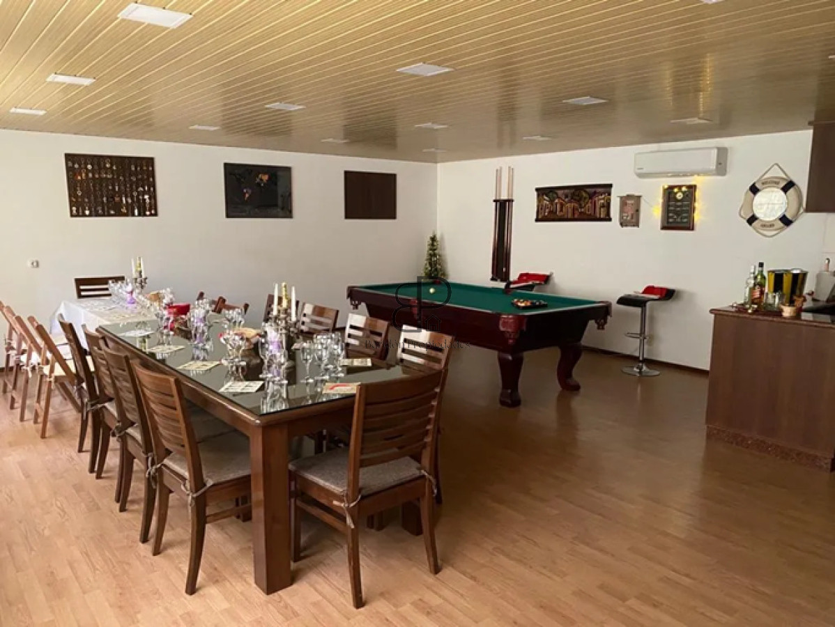 Casa ID.4896 - Venta Gran Casa 4 Dormitorios con Galpón y Piscina Colón
