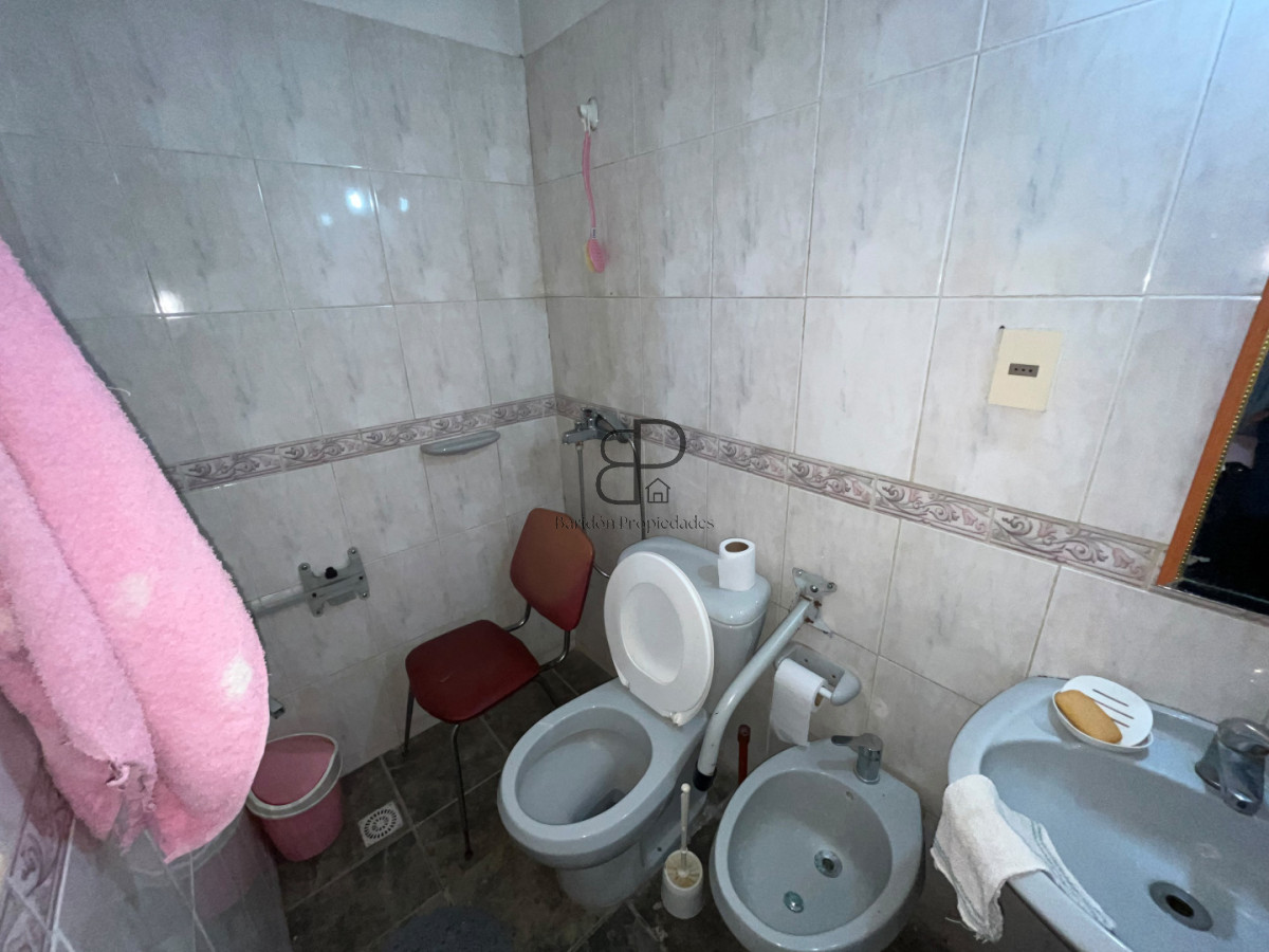 Casa ID.7051 - Venta Padron Unico 3 Plantas con 9 Dorm. y 3 Cocinas Aguada