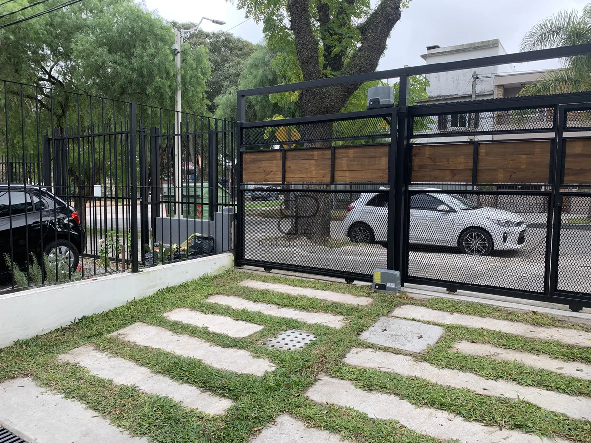Casa ID.7087 - Alquiler Casa 1 Dormitorio Malvin con patio y cochera